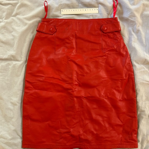 Elegant Red Leather Skirt - Picture 1 of 2